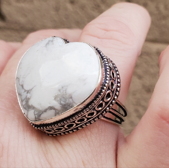 New Heart Shaped Howlite 925 Silver Ring. - Picture 5 of 9